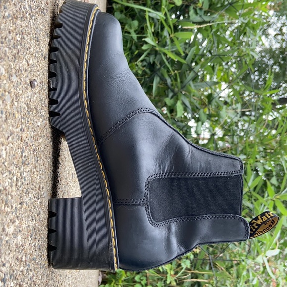Dr.Marten’s Rometty Platform Chelsea Boot ( 8 US - RUN LARGE! close to EU 41 ) - Picture 3 of 7